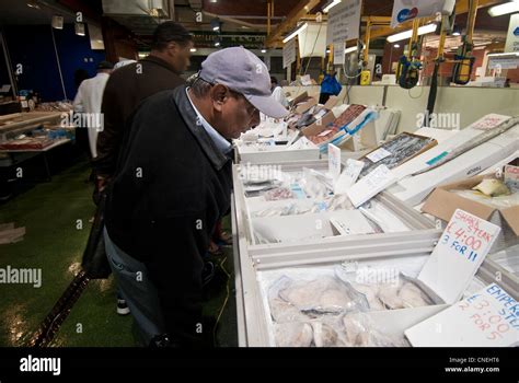 Billingsgate fish market hi-res stock photography and images - Alamy