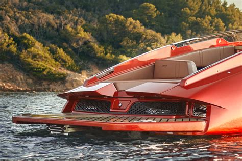 Flynt 956, beyond boudaries - Barche Magazine ISP