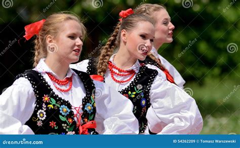 Danse Folklorique Traditionnelle Polonaise Image stock éditorial ...