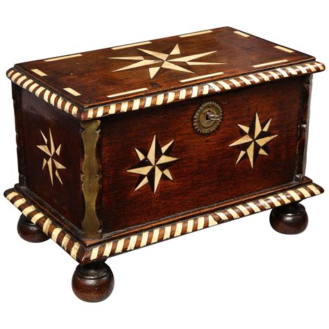 A Fine French Charles X Oval Box For Sale at 1stDibs