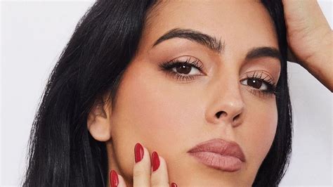 Georgina Rodríguez enciende las redes con un bikini ceñido y revelador ...