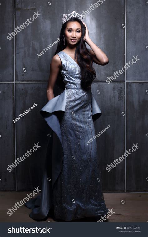 Photo de stock Full Length Miss Pageant Beauty Contest 1076367524 ...