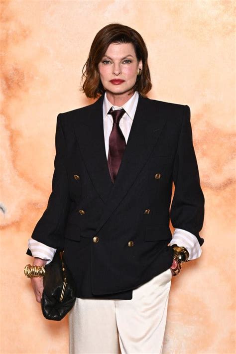 Linda Evangelista comenta como é viver após múltiplas cirurgias