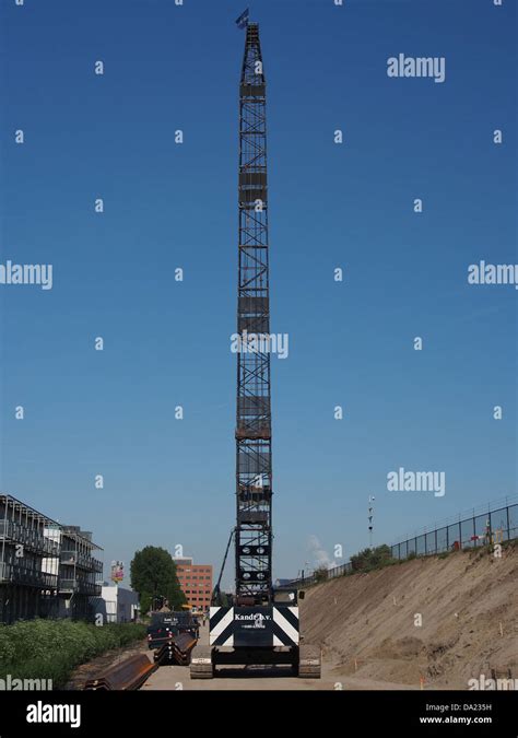 Hitachi Kh 230-3 pic3 Stock Photo - Alamy