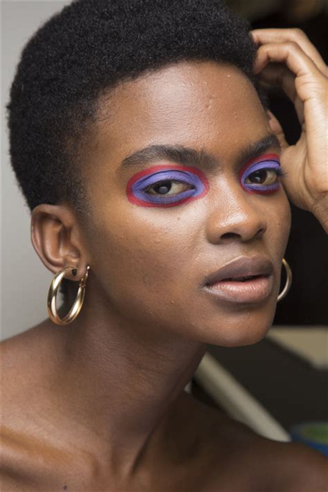 Sonbahar Defilelerinin Dikkat Çeken Makyajları - Trendus.com