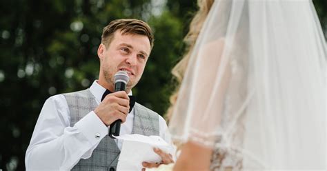 Le discours de cet homme à son mariage a choqué tous les invités, 