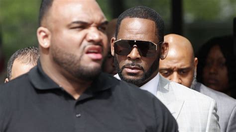 Etats-Unis: le chanteur R. Kelly reconnu coupable de crimes sexuels - RTBF Actus