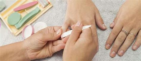 Japanese manicure: 5 reasons to adopt this natural technique in a salon
