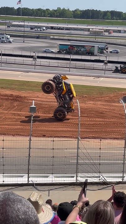 Atlanta Motor Speedway monster truck show - YouTube