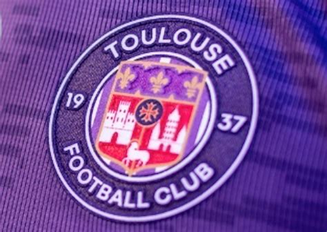 Ligue 2. En images, voici les nouveaux maillots du Toulouse Football ...