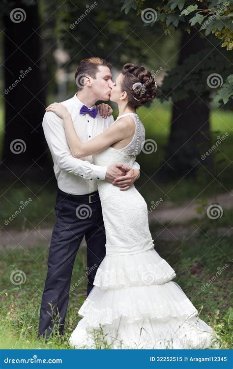 Just Married Couple Kissing Stock Image - Image of adult, beauty: 32252515