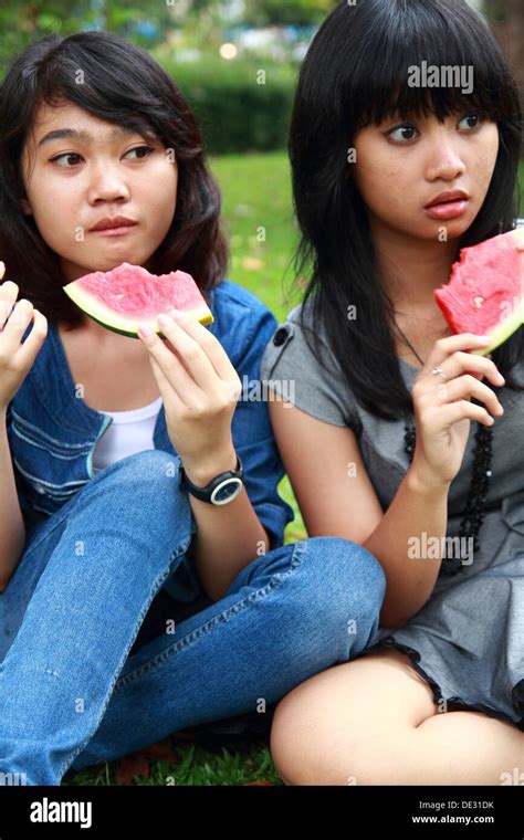 two cute Indonesian girls Stock Photo - Alamy