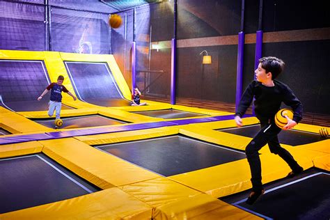 Trampoline park - Dodgeball Court - Ball game on trampolines - Sidijk
