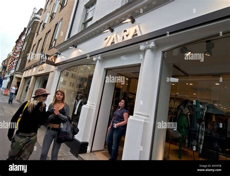 Zara clothes store in Covent Garden London Stock Photo: 8325130 - Alamy