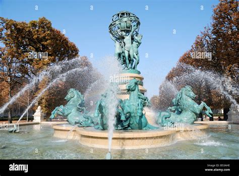 Paris Fontaine des Quatre Parties du Monde Stock Photo - Alamy