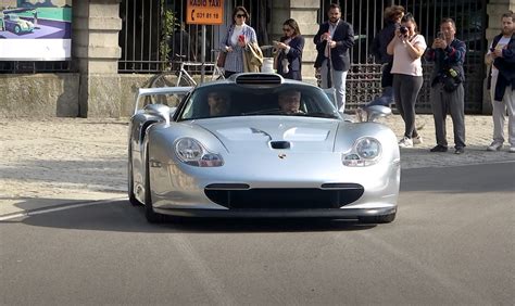 Ultra-Rare Porsche 911 GT1 Cruises Around Public Roads in Italy