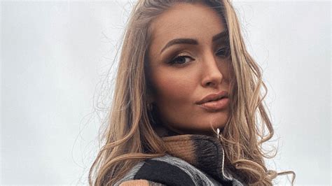 Beverly : En mère Noël, elle charme la toile