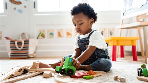 Independent Play Benefits: How to Encourage Your Baby or Toddler to ...