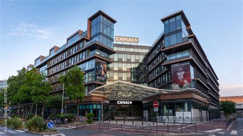 Issy-les-Moulineaux, France - 2 juillet 2023: Vue extérieure du siège ...