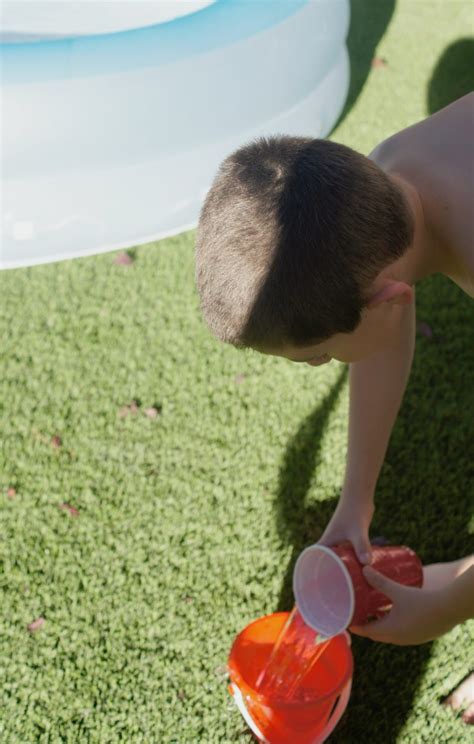 5 Backyard Water Games Ideas - {Not Quite} Susie Homemaker