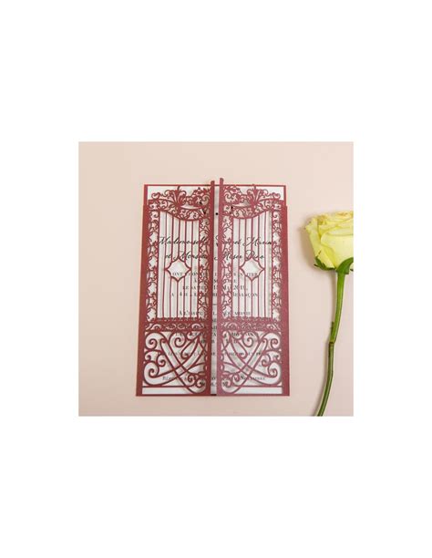 Faire-part mariage dentelle en forme de portail ou portes de château