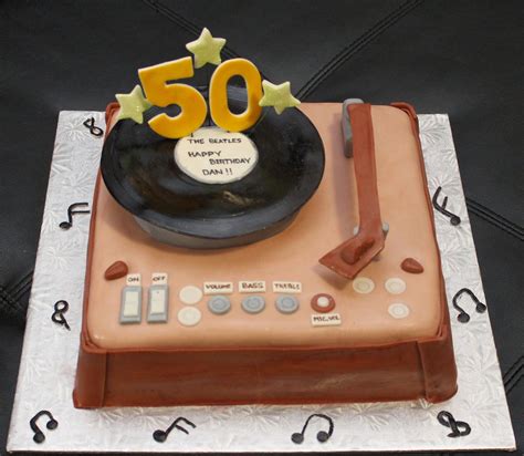 Love Dem Goodies: RECORD PLAYER CAKE