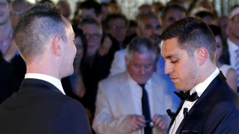 France celebrates 7,000 gay marriages since law passed in April 2013