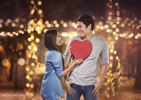 En amour, les femmes donnent-elles trop