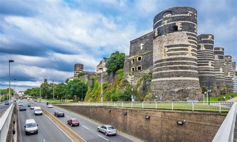 Le château d’Angers redonne vie à son passé médiéval grâce à une ...