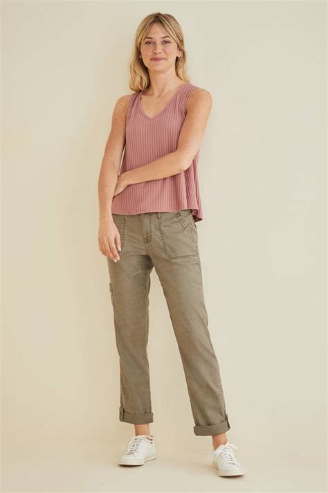 15 Best Affordable And Sustainable Cargo Pants | Panaprium