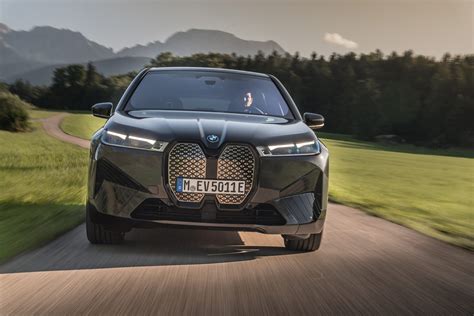 BMW iX xDrive50 (2022) | Reviews | Complete Car