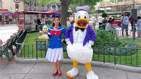 I show my Donald Duck dress outfit to Platinum Donald Duck in Disneyland 2023