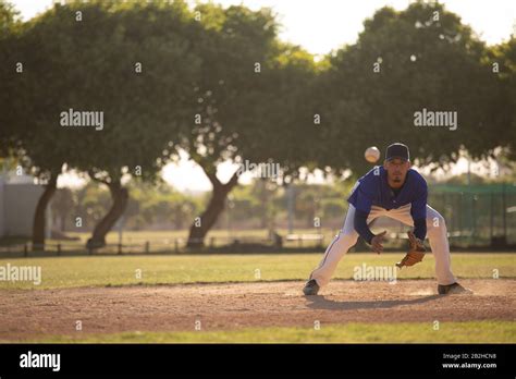 Catching ball hi-res stock photography and images - Alamy