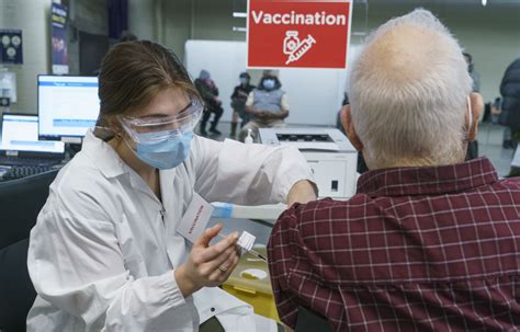 Les hospitalisations liées à la COVID-19 sont en hausse au Québec | Le ...