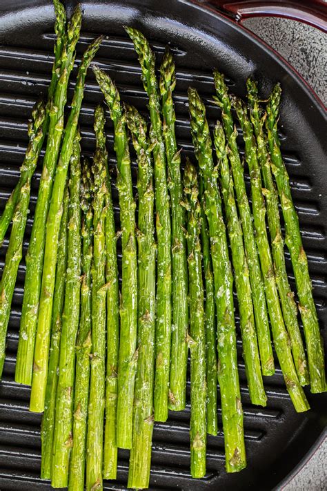 Oven-Roasted Asparagus (3 Ingredients) - Momsdish