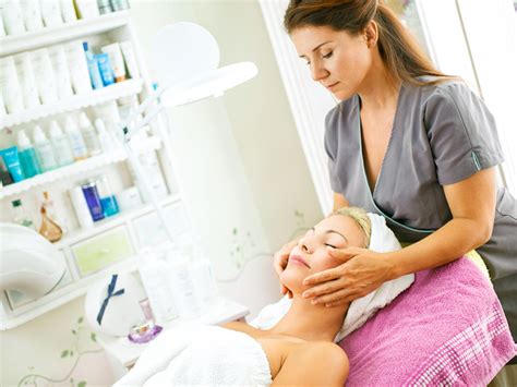 Esthéticienne : comment le devenir ? – Pole Trimatec