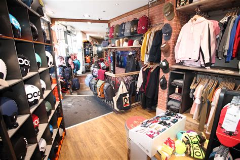 Vente Vêtements Streetwear Val d'Isère - SHOP HORS LIMITES - Shop Hors ...