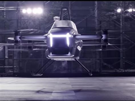 5 min de vol avec pilote pour la “voiture volante” SkyDrive