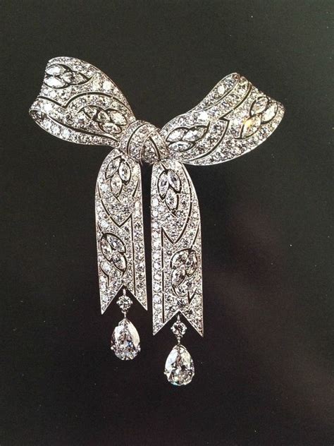 Elizabeth Taylor' s Belle Epoque diamond brooch from Gillot - Alain.R ...
