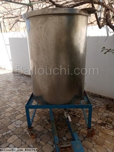 CITERNE EN INOX DE CAPACITé 1000L AVEC UN ARBRE DE MALAXAGE ET UN ...