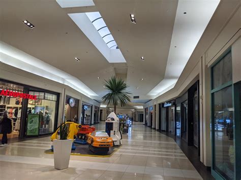 Pierre Bossier Mall, Modern Flair, Without the crowds. : retailporn