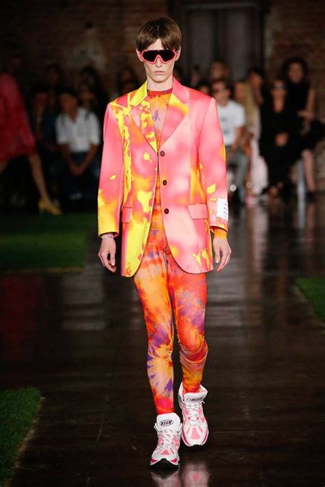 MSGM Spring 2019 Ready-to-Wear Fashion Show | Fashion, Tie dye outfits ...