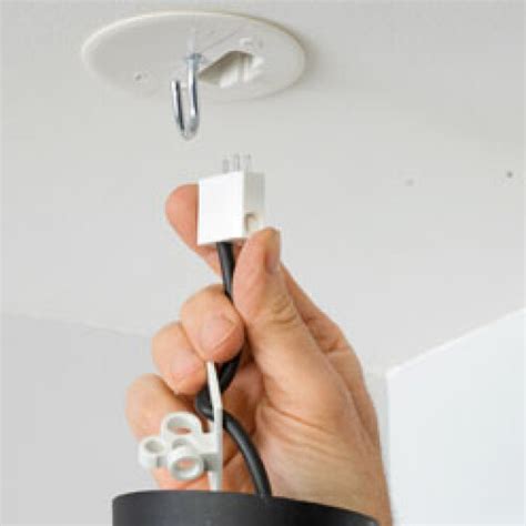 Comment poser un spot ou une suspension au plafond