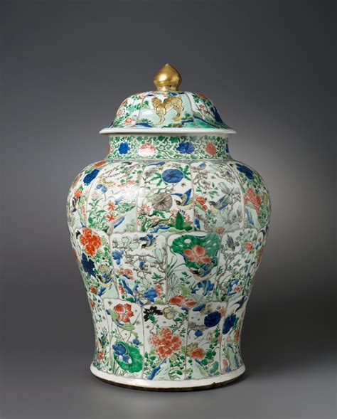 A Chinese vase and cover - Famille Verte Kangxi period (1662 - 1722 ...