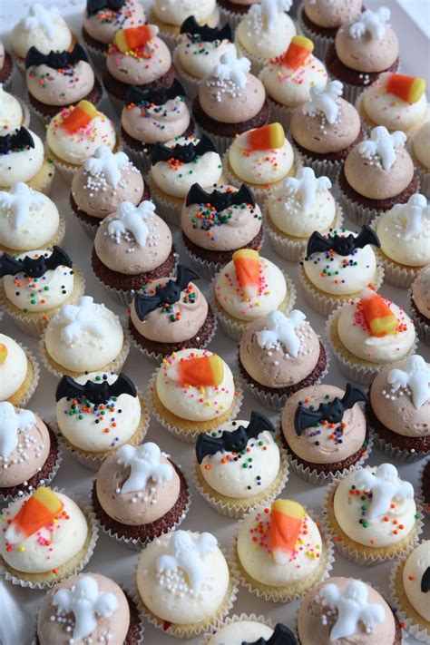 Halloween Mini Cupcakes | Mini cupcakes, Halloween cupcake design ...