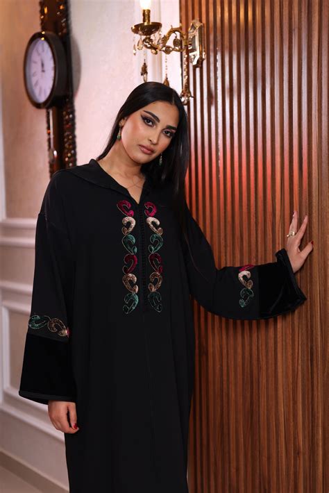 Djellaba Éclatante:Ibra Charkia, Symbole d'Authenticité et de Style ...