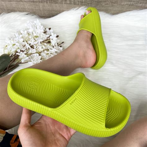 Chinelo Nuvem Laura Feminino