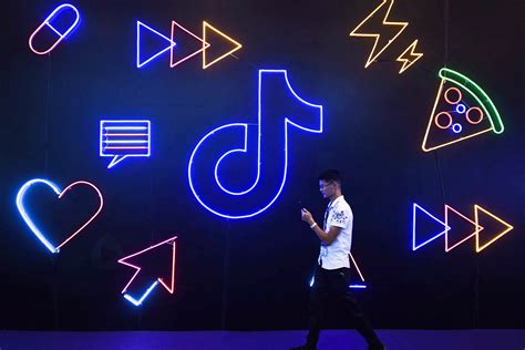 TikTok, nel 2019 in Italia caricati 236 video al minuto