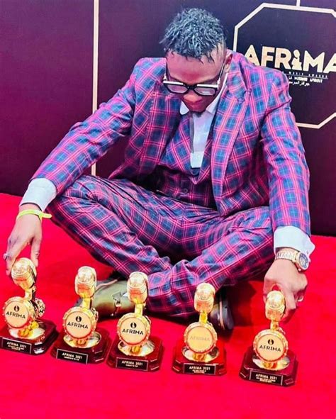 Iba One : le rappeur malien remporte 5 trophées aux Afrima Awards - BBC ...