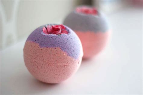 Add a Bit of Luxury To The Tub With These 20 DIY Bath Bombs